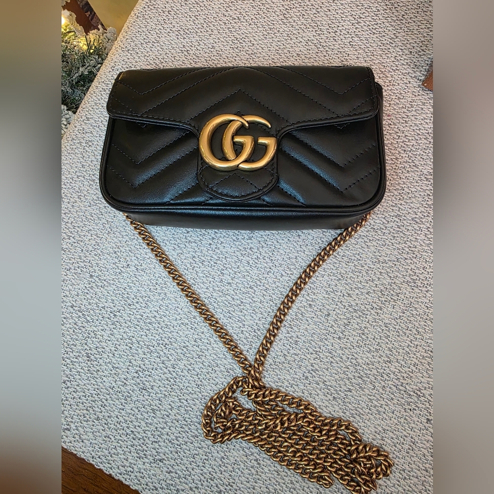 Pre-loved GG Marmont Matelasse Mini Black Leather Crossbody with Gold Chain